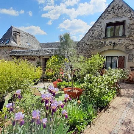 B&B Manoir De La Fabregues เอสตัง ภายนอก รูปภาพ