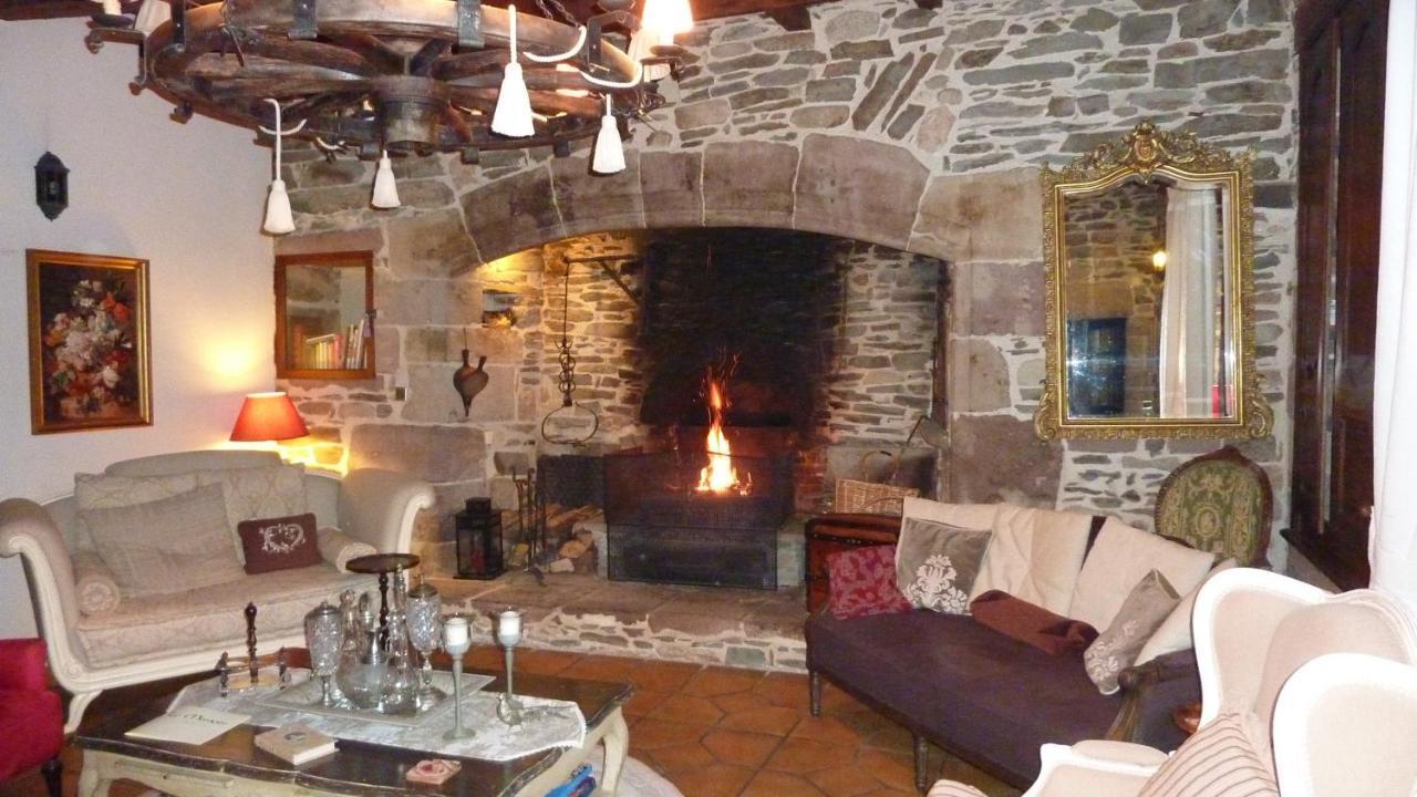 B&B Manoir De La Fabregues เอสตัง ภายนอก รูปภาพ