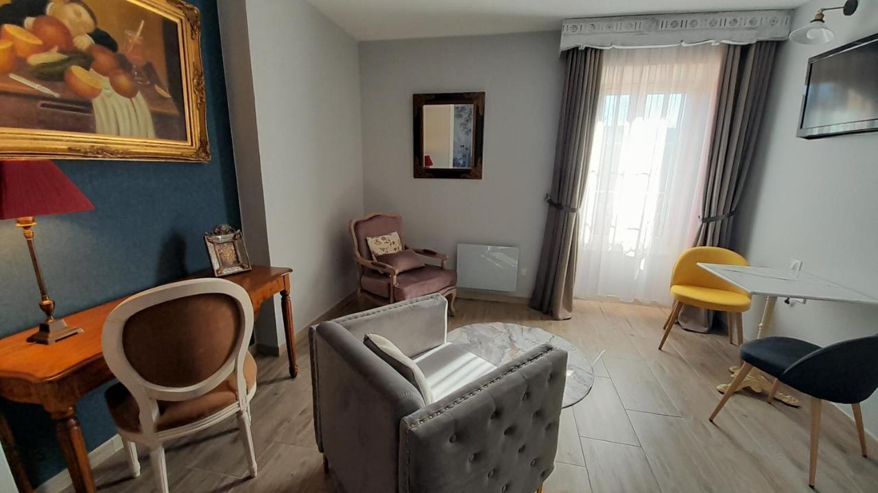 B&B Manoir De La Fabregues เอสตัง ภายนอก รูปภาพ
