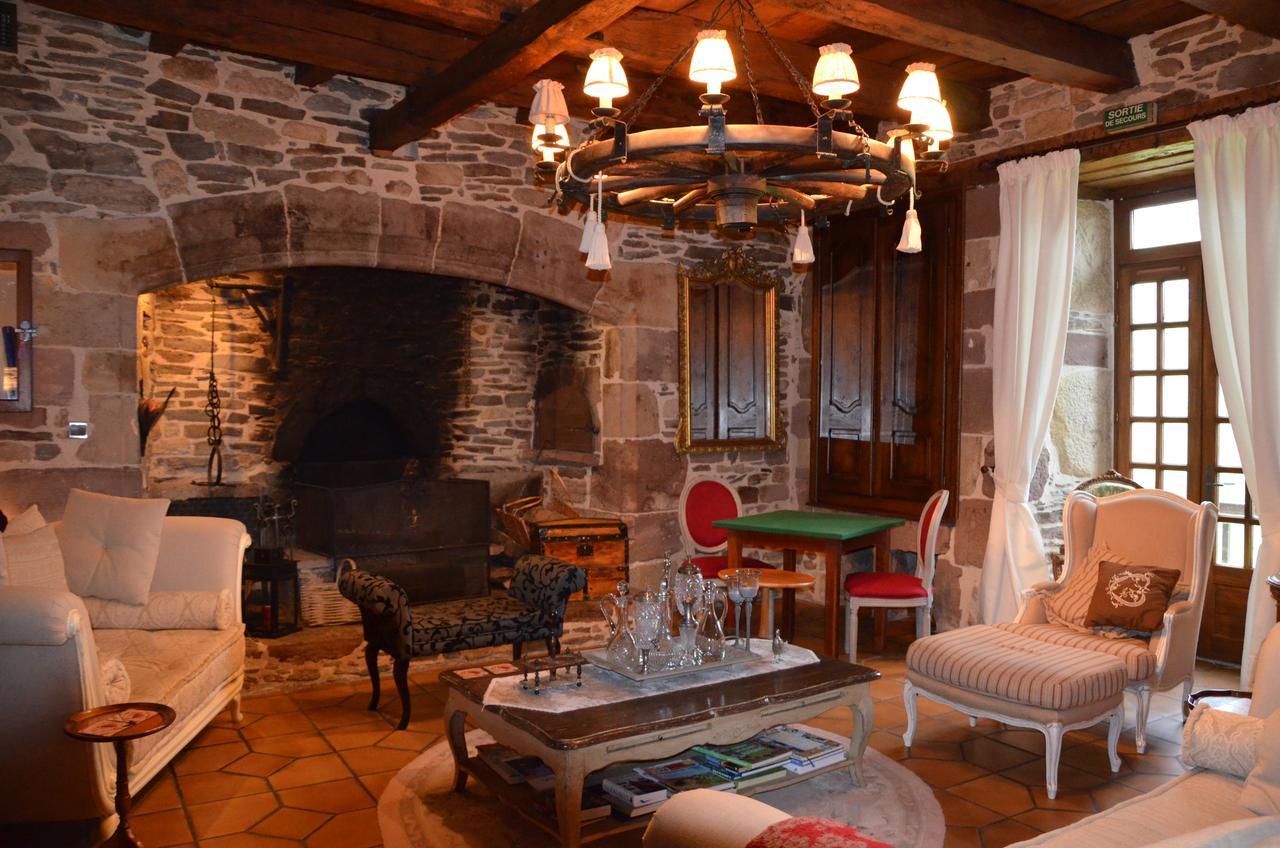 B&B Manoir De La Fabregues เอสตัง ภายนอก รูปภาพ
