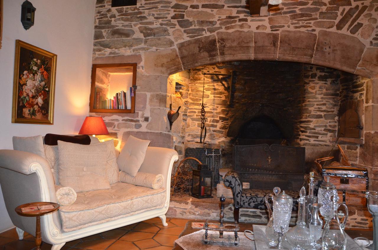 B&B Manoir De La Fabregues เอสตัง ภายนอก รูปภาพ